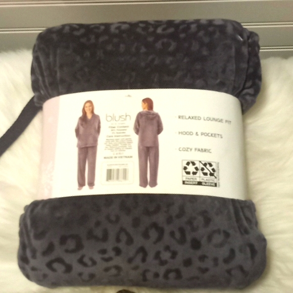 Blush Animal Print Plush Pajamas Set - Picture 5 of 11